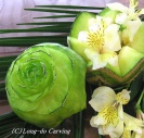 <center>ネットメロンの器</center><center>大輪のバラを咲かせ、夏の食卓をより華やかに</center>