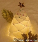 <center>クリスマスツリー</center><center>ソープの内側を繰り抜き貼り合わせ、ライトアップしています</center>