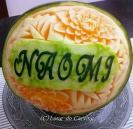 <center>For happy birthday</center><center>珍しいオレンジ果肉のスイカを使って、お誕生日祝いのプレゼントカービング。カーブと細い線の多い文字フォントを綺麗に抜いています</center> <center>For happy birthday</center><center>珍しいオレンジ果肉のスイカを使って、お誕生日祝いのプレゼントカービング。カーブと細い線の多い文字フォントを綺麗に抜いています</center>
