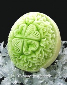 <center>氷上の華</center><center>ハネージュメロン</center>