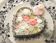<center>アリスガーデン</center><center>切り出しの花々をハートのBoxに収めました</center>